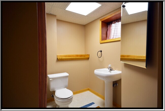 Building Photo - 707 Whitebark Ct