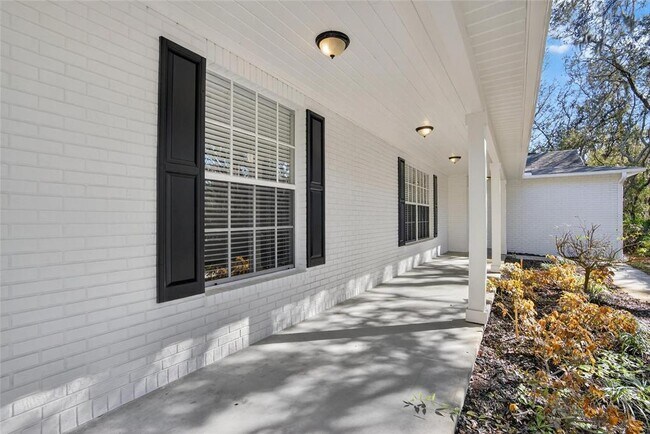 Building Photo - 11304 Balm Riverview Rd