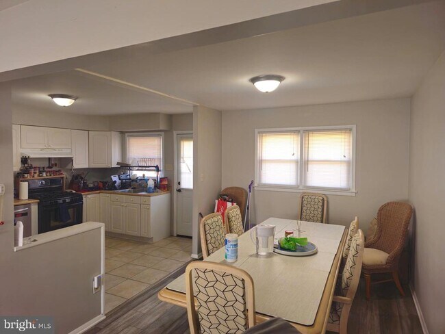 Building Photo - 12 Fairmount Dr