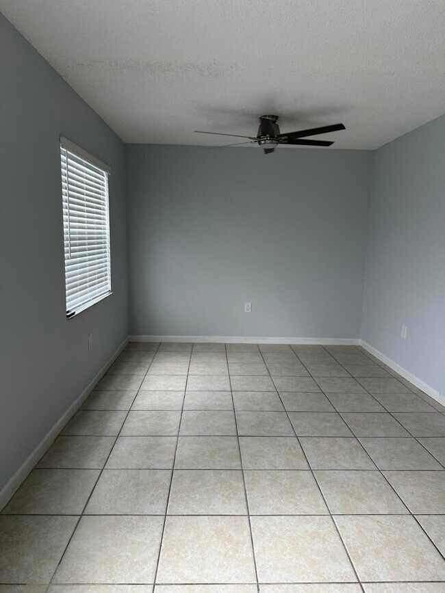 Building Photo - 837 Hickory St