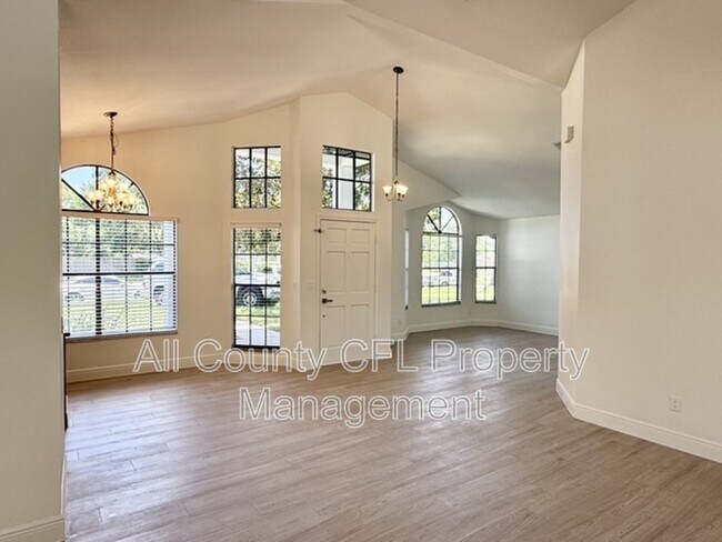 Building Photo - 553 Walnut Grove Pl