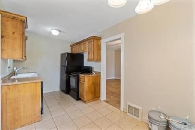 Building Photo - 1263 E Emerson Ave