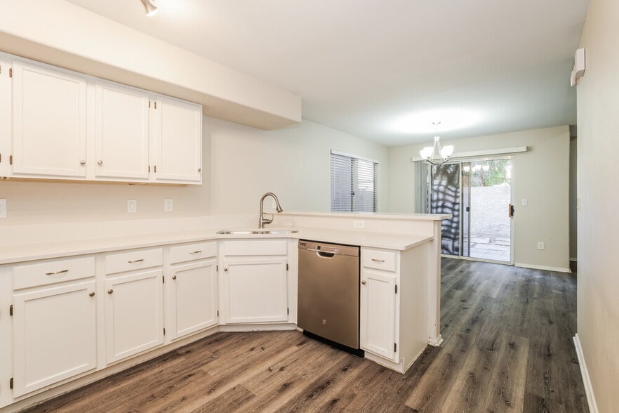 Building Photo - 425 S Sunrise Dr