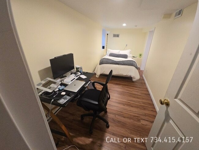 Building Photo - 430 S 4th Ave