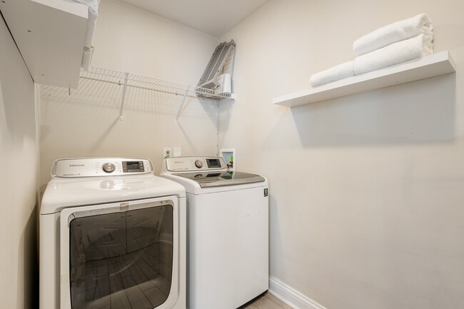 Building Photo - 951 Charles St