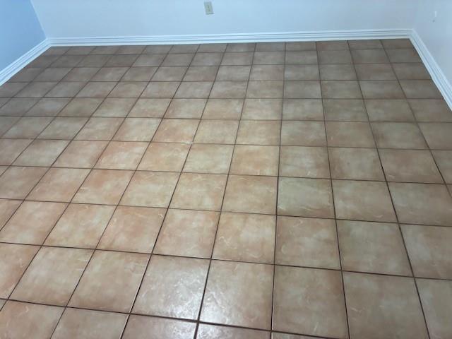 Building Photo - 425 S Oak St