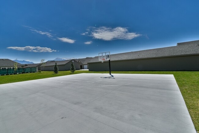 Building Photo - 241 W Ridge Rd