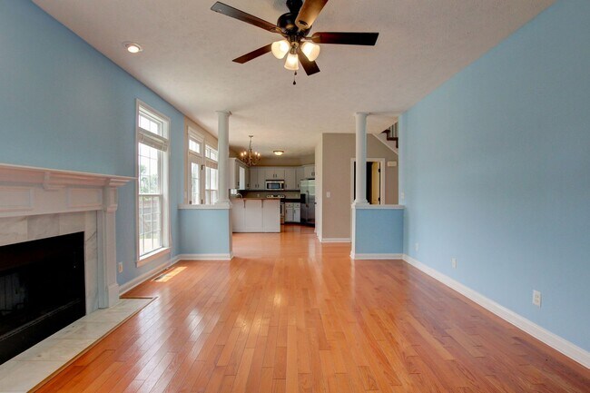 Building Photo - 716 Cavalier Dr