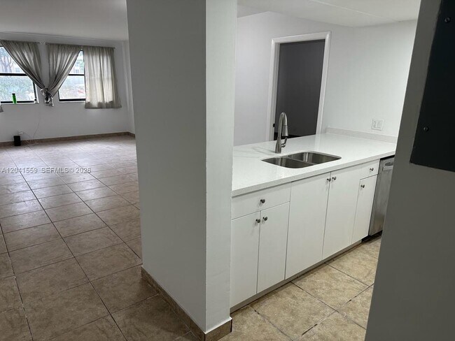 Building Photo - 8100 Geneva Ct