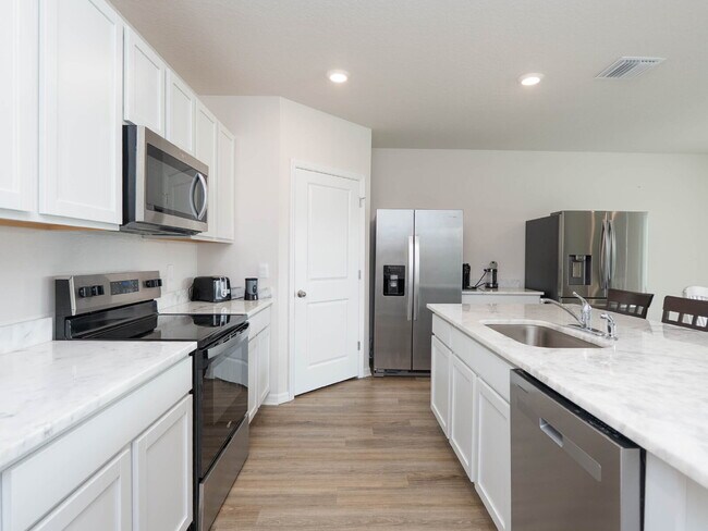 Building Photo - 4 Bedroom, 2 Bathroom home For Rent in Parrish