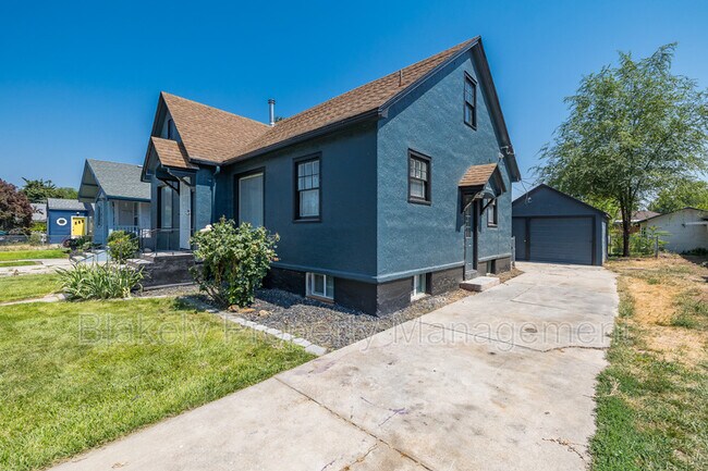 Building Photo - 1020 15th Ave S