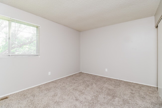 Building Photo - 2032 Farflung Dr