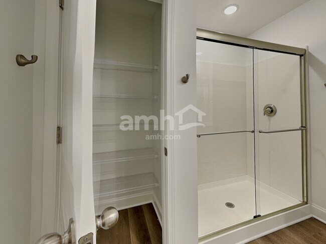 Building Photo - 6042 Rosemore Ln