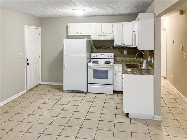 Building Photo - 700 Thomasville Blvd SE