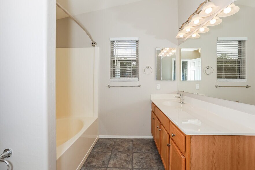 Building Photo - 3801 S Joshua Tree Ln