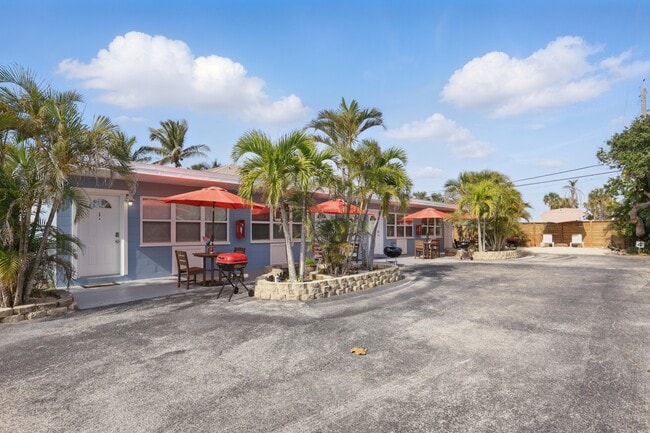 Building Photo - 1381 S Orlando Ave