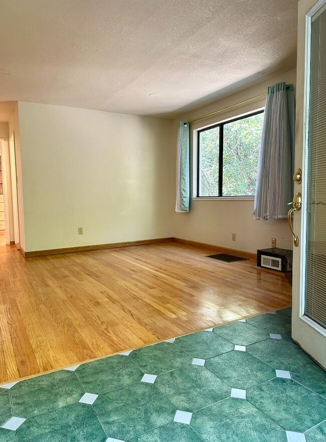 Building Photo - 3038 Canyon Rd