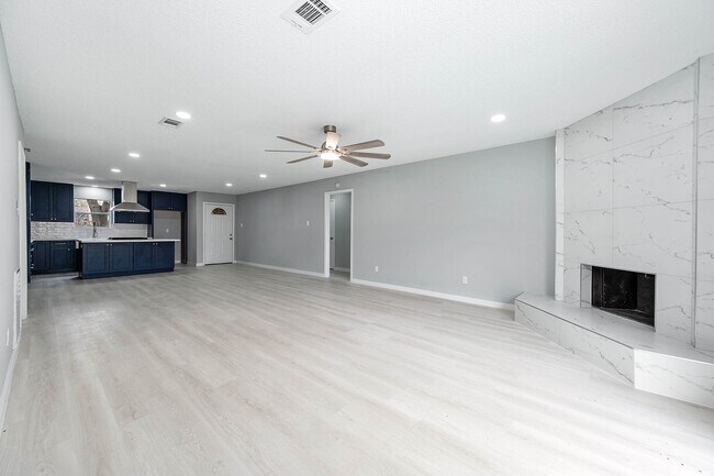 Building Photo - 3610 Brier Gardens Dr
