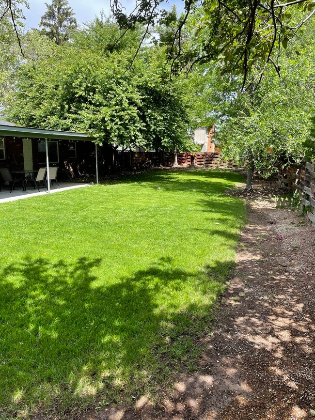 Building Photo - 2908 Meadowbrook Dr