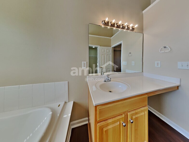 Building Photo - 248 Glenn Allen Rd