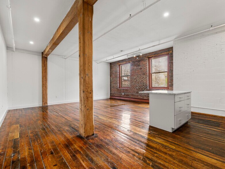 Building Photo - 719 Tremont St