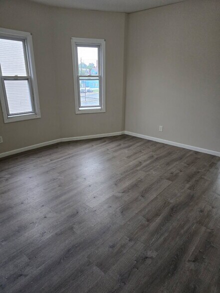 Building Photo - 584 Hunterdon St