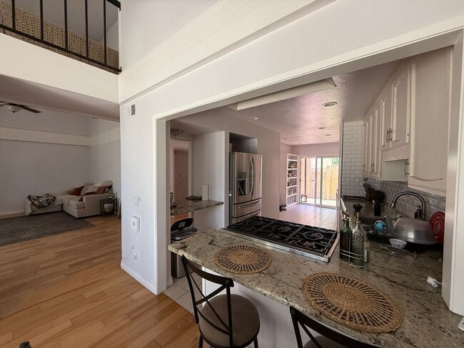 Building Photo - Beautiful 3BD/3BA Townhome in Carlsbad