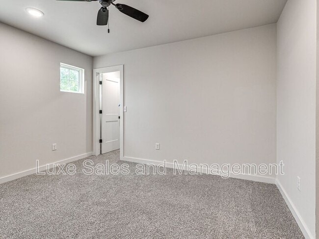 Building Photo - 618 W 2nd St