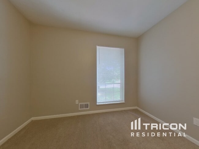 Building Photo - 864 Regency Ct NW