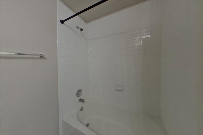 Building Photo - 15012 Custis Ln