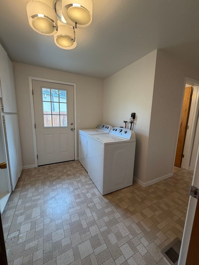 Building Photo - 21119 Bear Creek Rd