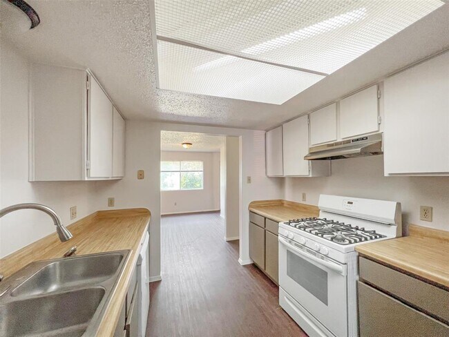 Building Photo - 1749 Cricket Hollow Dr