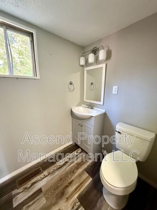 Building Photo - 4749 Rexway Ln