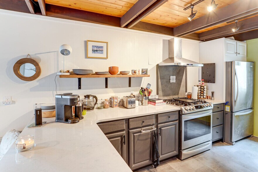 Building Photo - 420 N Pinecrest Dr