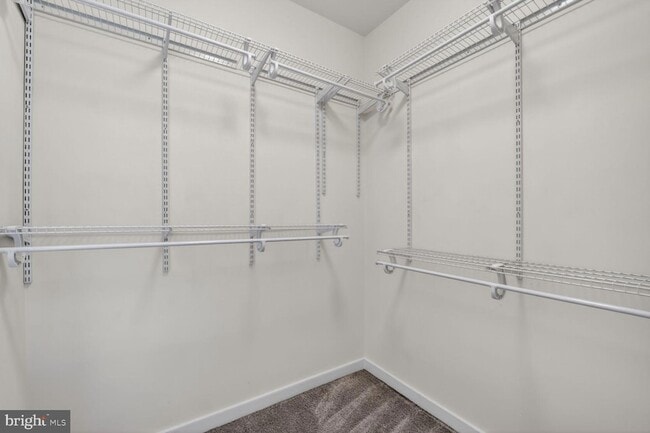 Building Photo - 5303 Greenwich Cir
