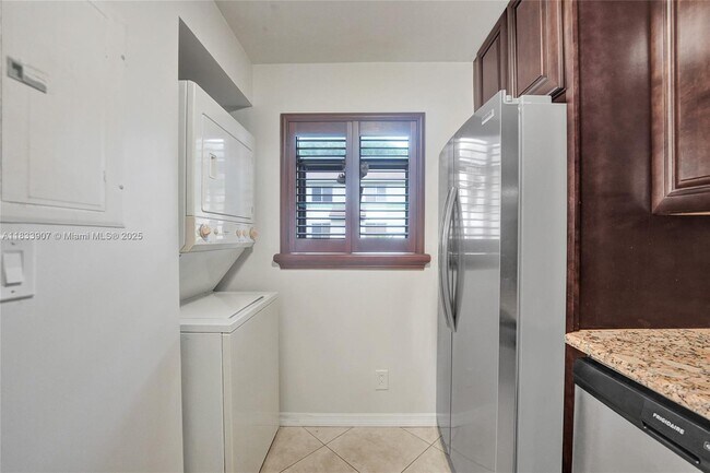 Building Photo - 106 Gardens Dr