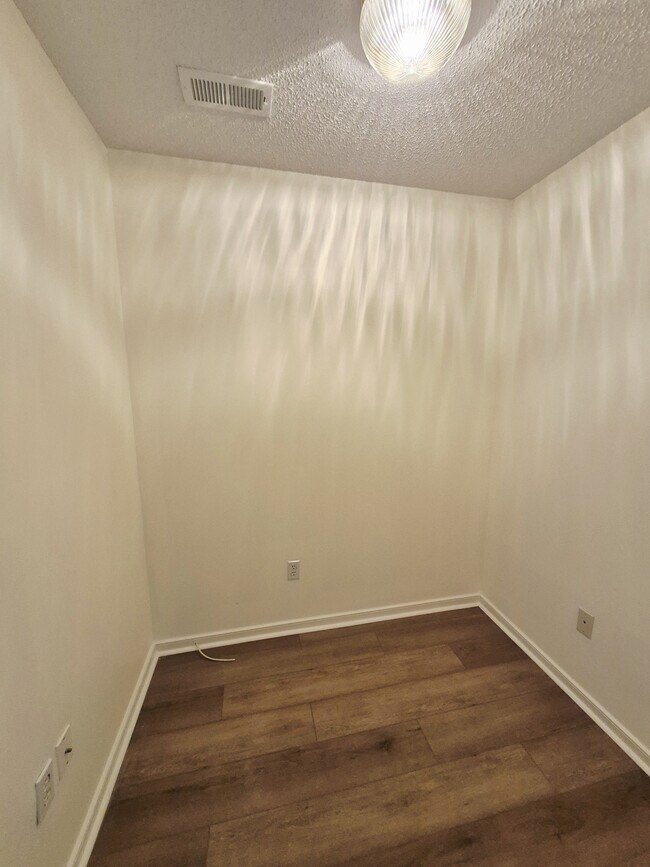 Building Photo - 7221 Oakmere Ct