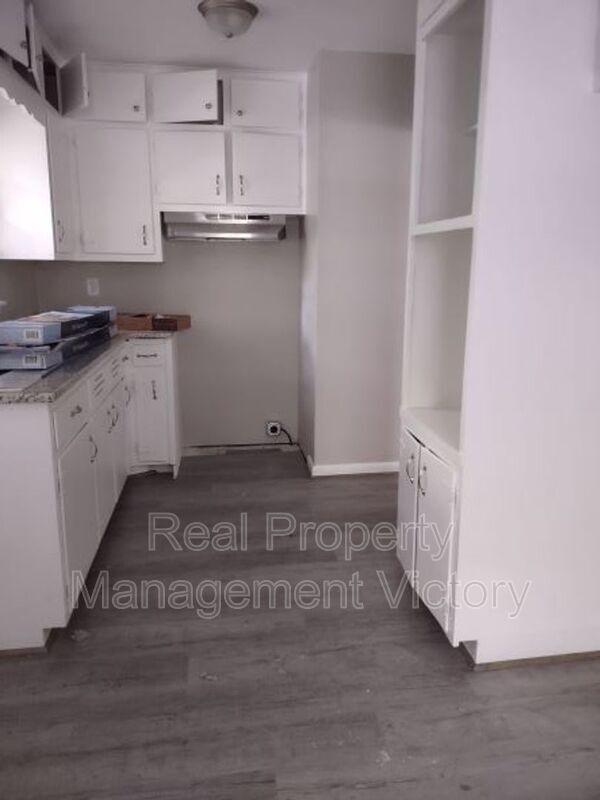 Building Photo - 105 16th Ct Cir NE