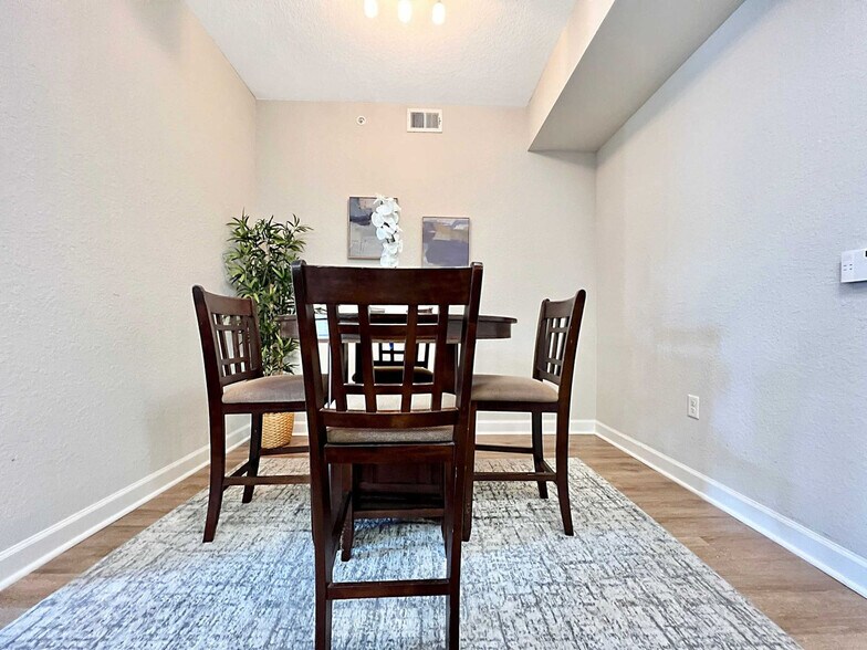 Building Photo - 4504 W Spruce St