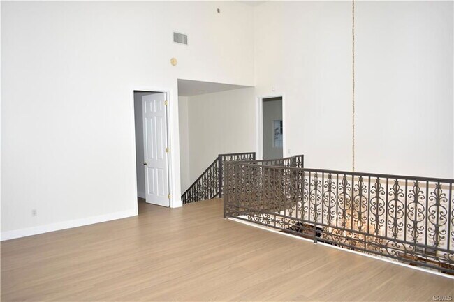 Building Photo - 4751 Haskell Ave