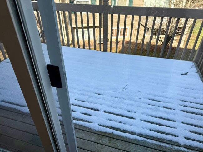 Building Photo - Beautiful 3BR 3BA Townhouse • Updated Kitchen • Deck • 2-Car Garage in Beavercreek