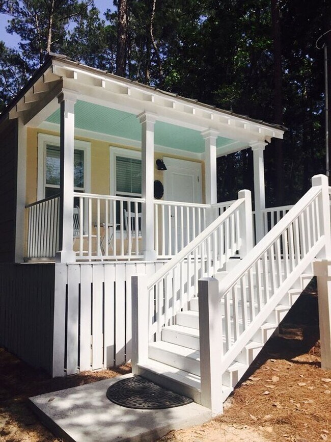 Building Photo - PRICE REDUCTION! SCHEDULE A TOUR TODAY!