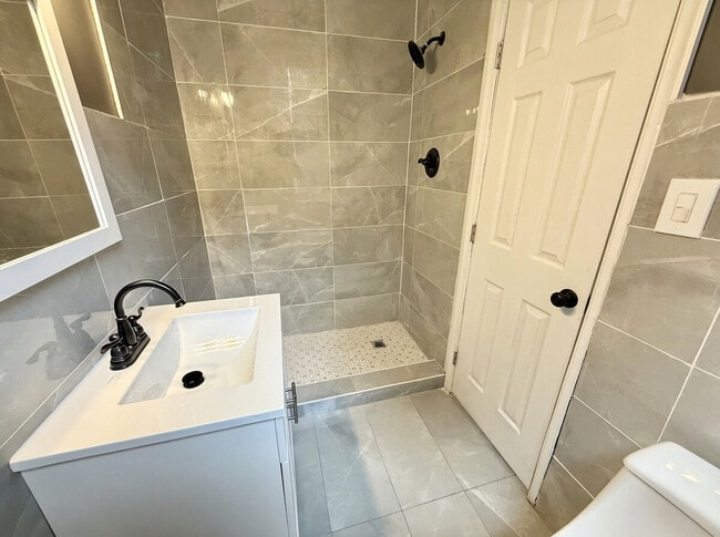 Building Photo - 347 Kerlin St