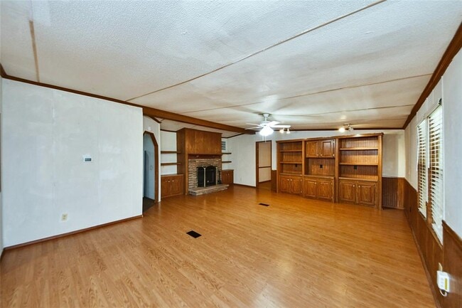 Building Photo - 18915 Sawmill Dr