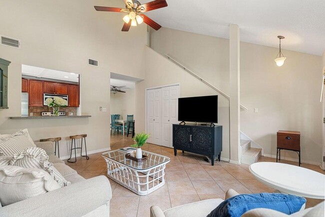 Building Photo - 42 Vía Largo