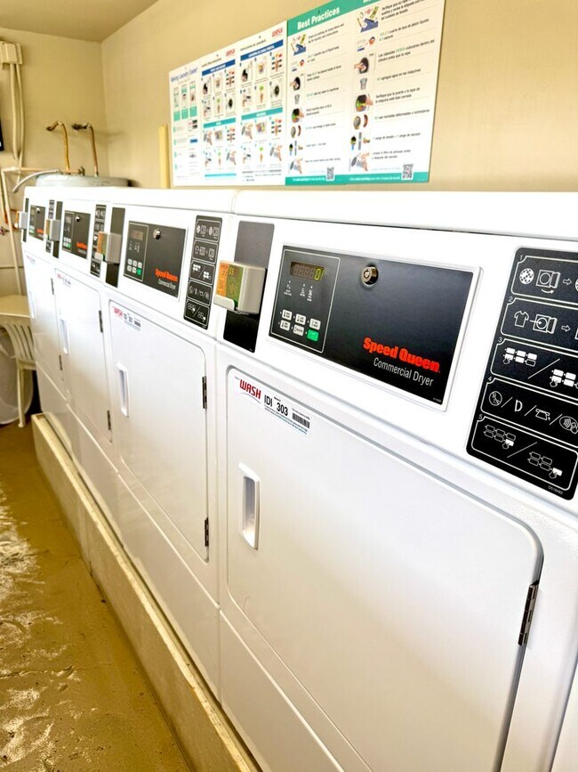 Building Photo - Furnished One Bedroom - Smoke Tree Raquet Club