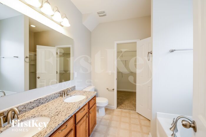 Building Photo - 410 Vineyard Ln