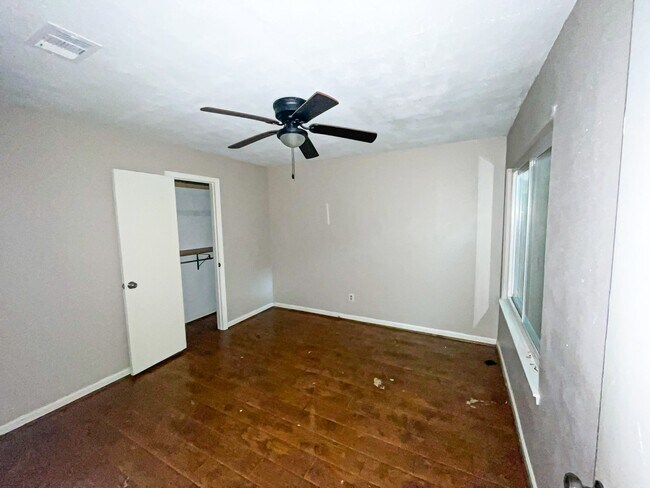 Building Photo - 19734 Lake Hollow Ln