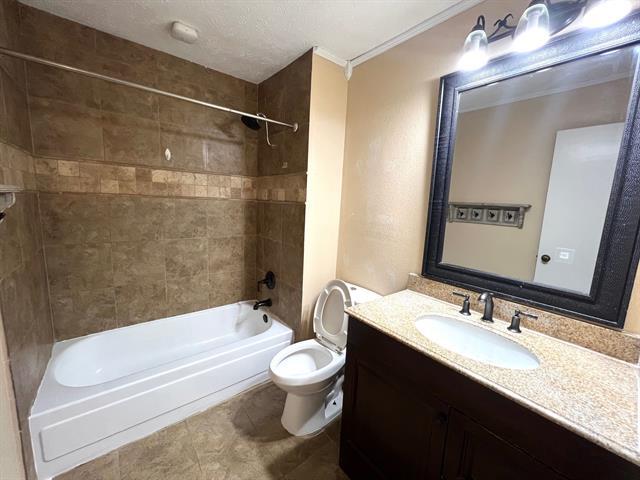 Building Photo - 1208 Crestwood Ct