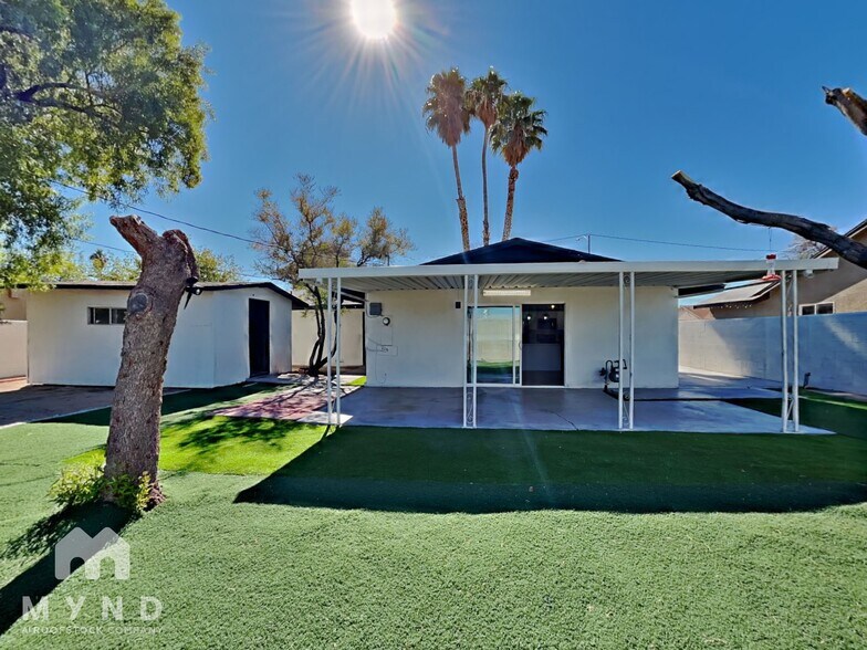 Building Photo - 3112 E Vegas Valley Dr